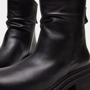 Essential Black Leather - Image 3
