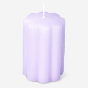 Flower shaped pillar candle - Image 1