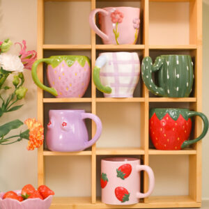 Mug with flower handle and checks - 450 ml - Image 3