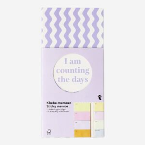 Sticky memos with scalloped lines