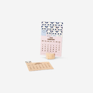Monthly desk calendar with pandas - Image 1
