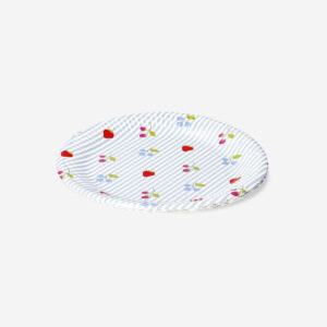 Paper plates with berry print - 8 pcs - Image 1